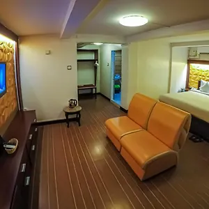 https://clover-hotel.yangonhotels.org